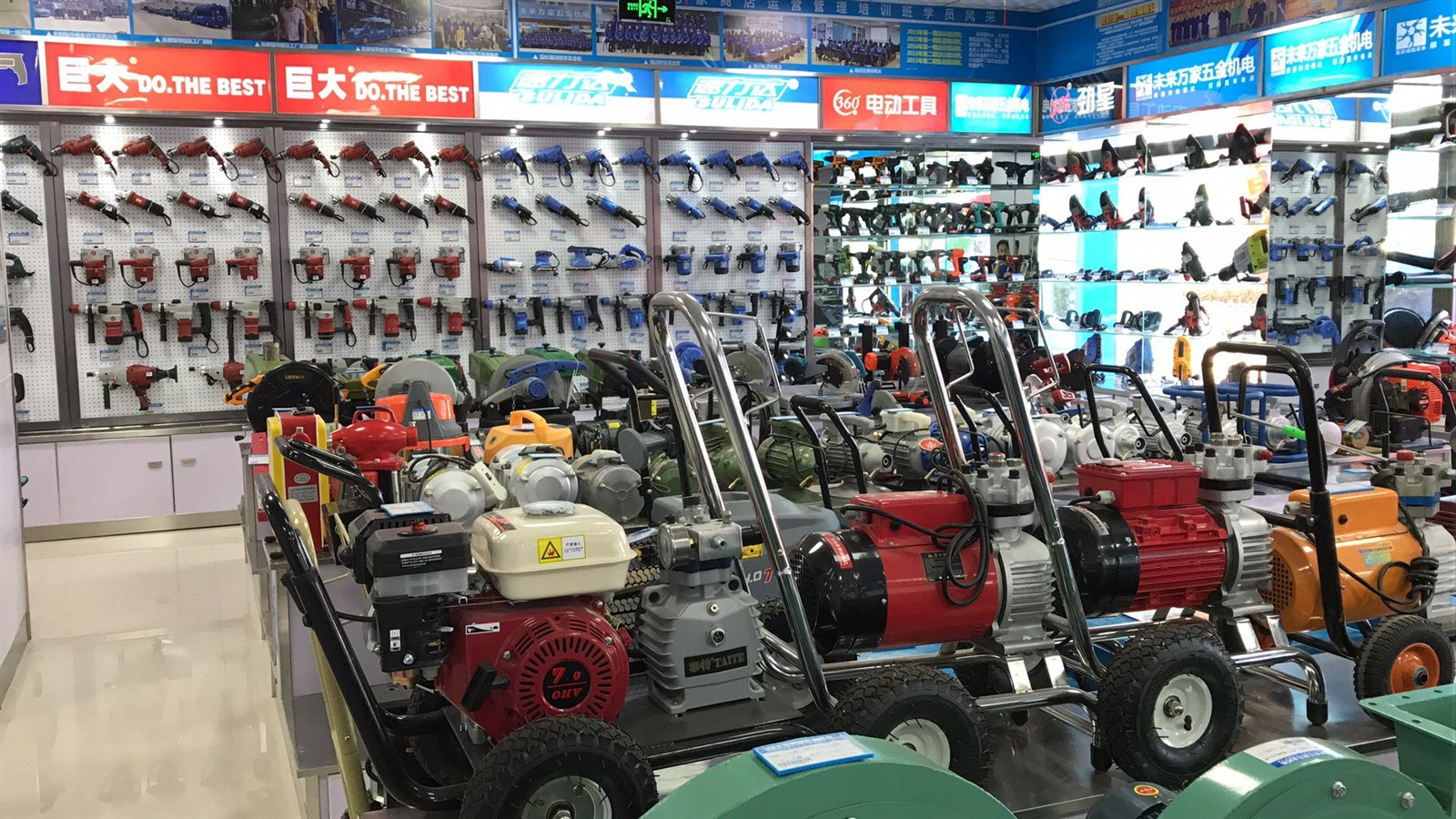 未来万家五金机电 一站式解决方案与行业新航标